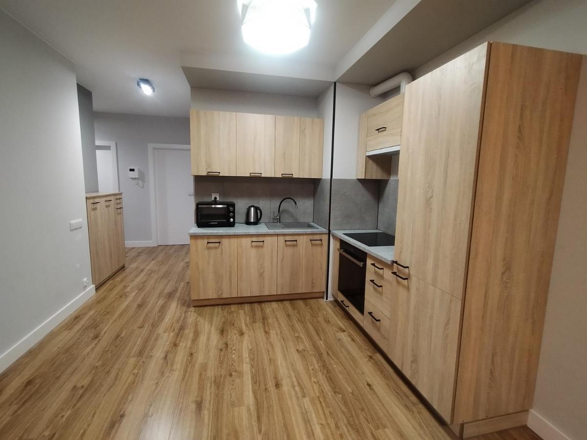 Fajny Apartament Z Parkingiem, Obok Metra. Varşovia Exterior foto