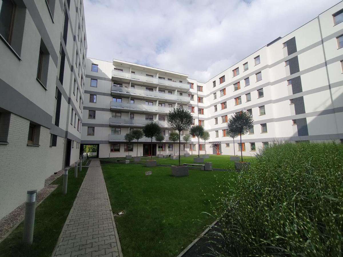 Fajny Apartament Z Parkingiem, Obok Metra. Varşovia Exterior foto