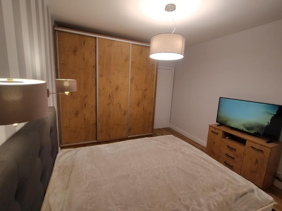 Fajny Apartament Z Parkingiem, Obok Metra. Varşovia Exterior foto
