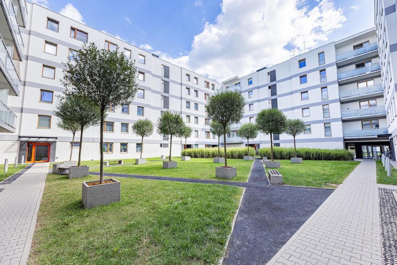Fajny Apartament Z Parkingiem, Obok Metra. Varşovia Exterior foto