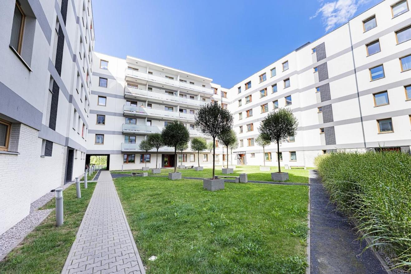Fajny Apartament Z Parkingiem, Obok Metra. Varşovia Exterior foto