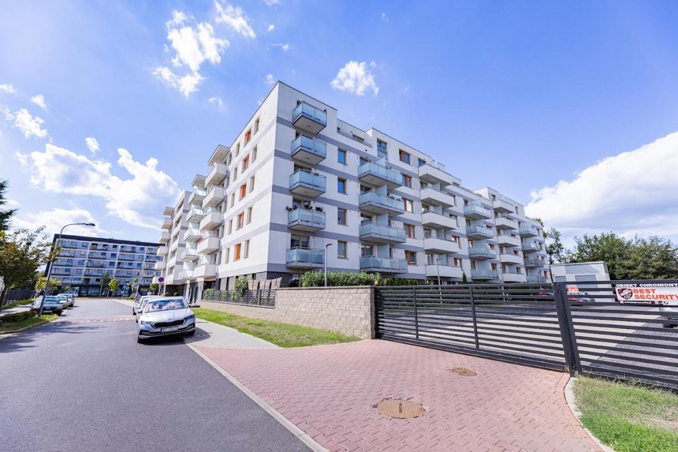 Fajny Apartament Z Parkingiem, Obok Metra. Varşovia Exterior foto