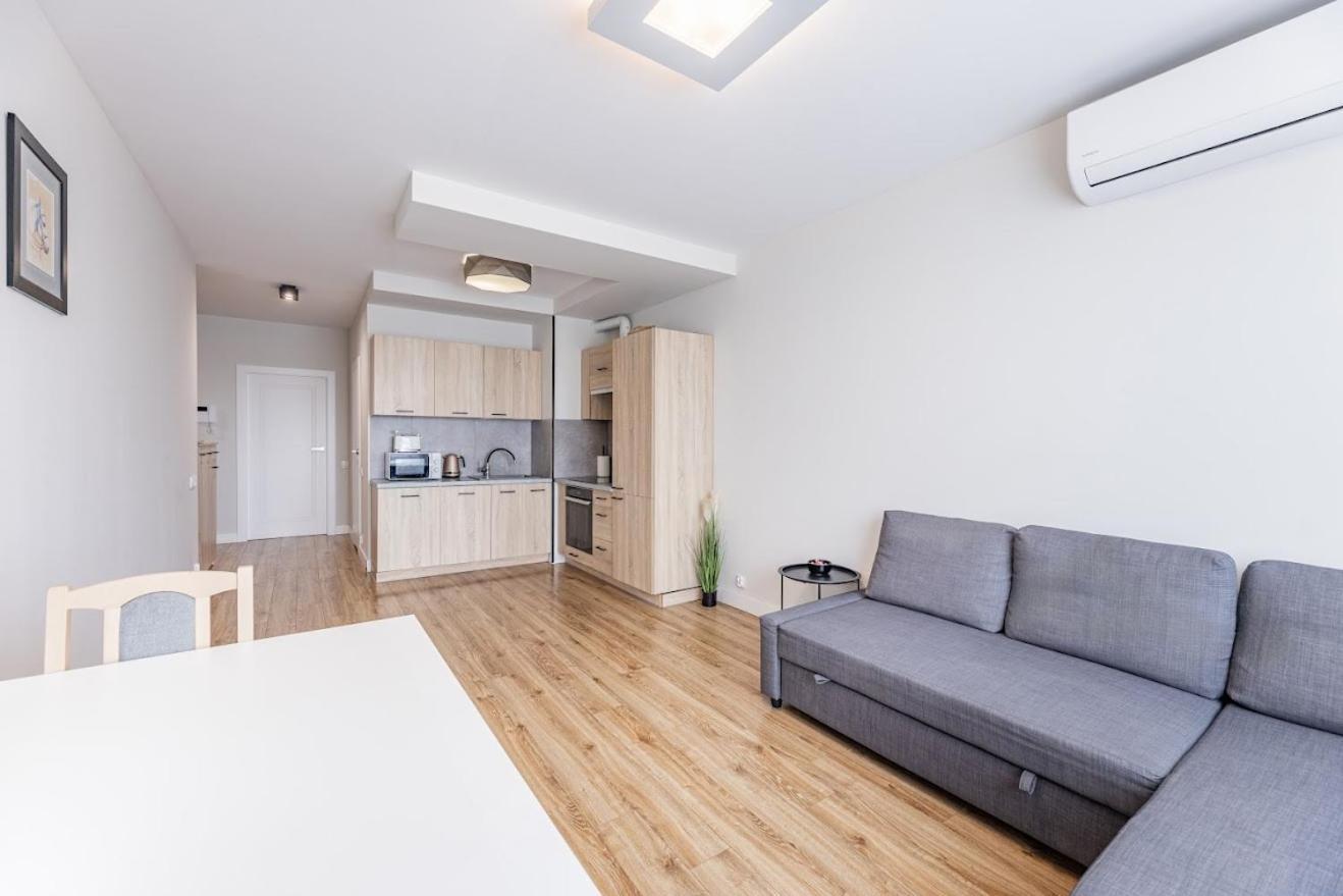 Fajny Apartament Z Parkingiem, Obok Metra. Varşovia Exterior foto