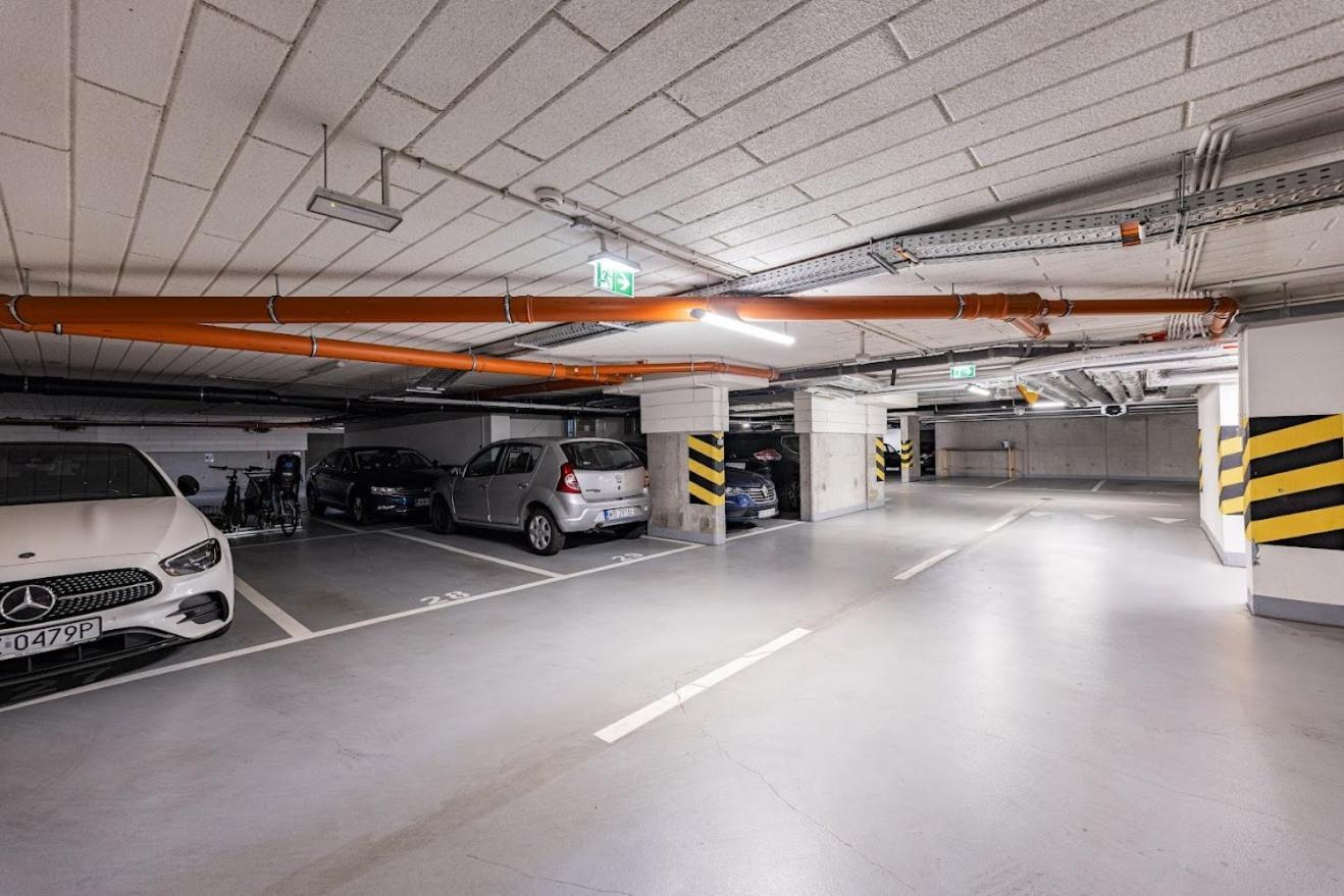 Fajny Apartament Z Parkingiem, Obok Metra. Varşovia Exterior foto