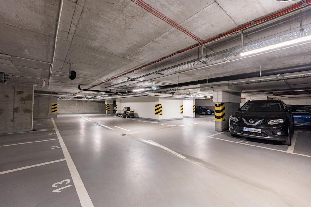 Fajny Apartament Z Parkingiem, Obok Metra. Varşovia Exterior foto