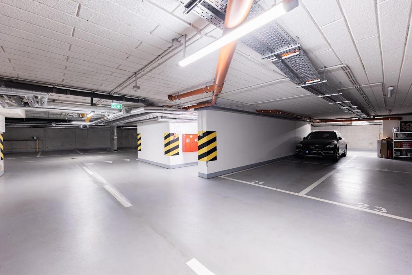 Fajny Apartament Z Parkingiem, Obok Metra. Varşovia Exterior foto