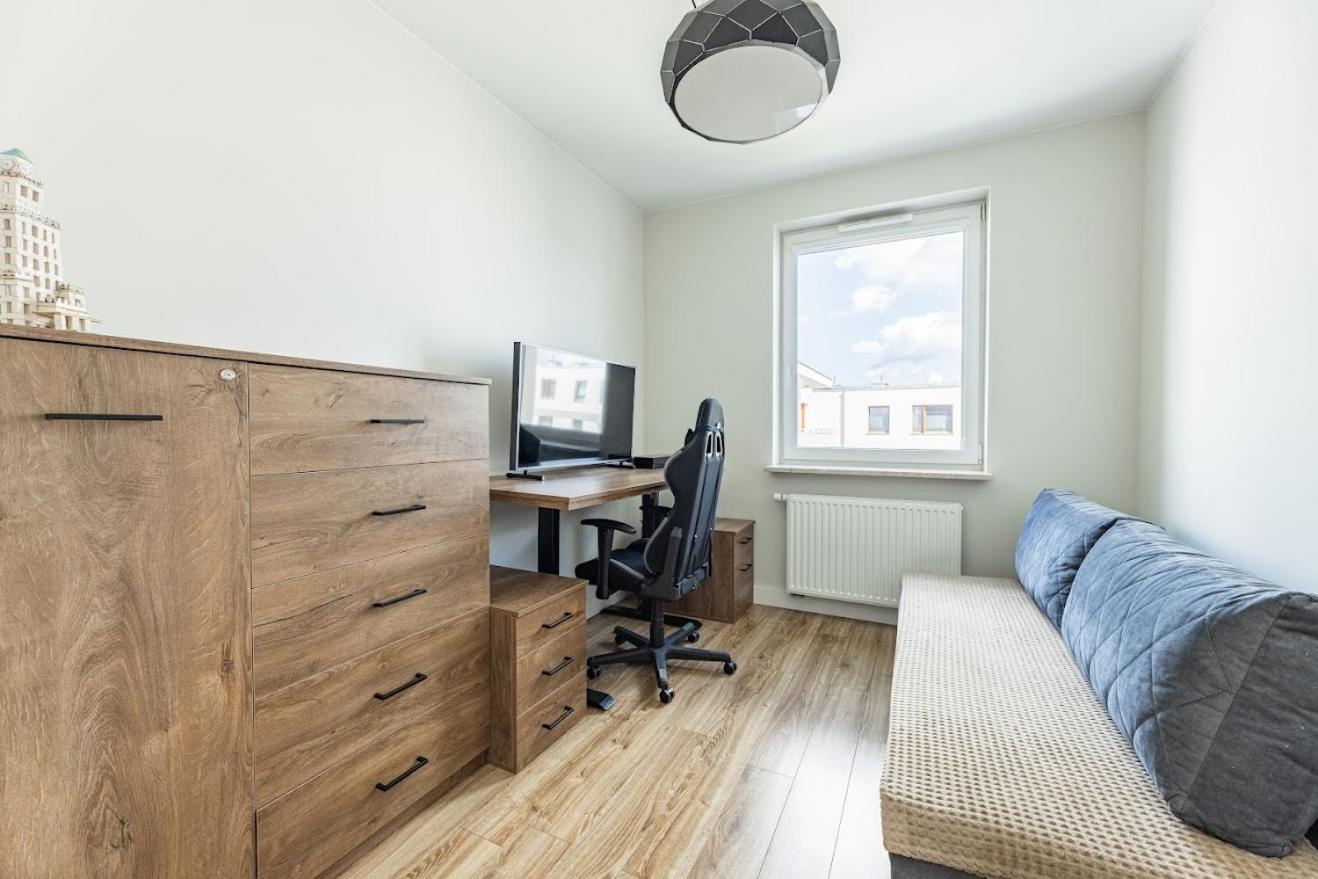 Fajny Apartament Z Parkingiem, Obok Metra. Varşovia Exterior foto