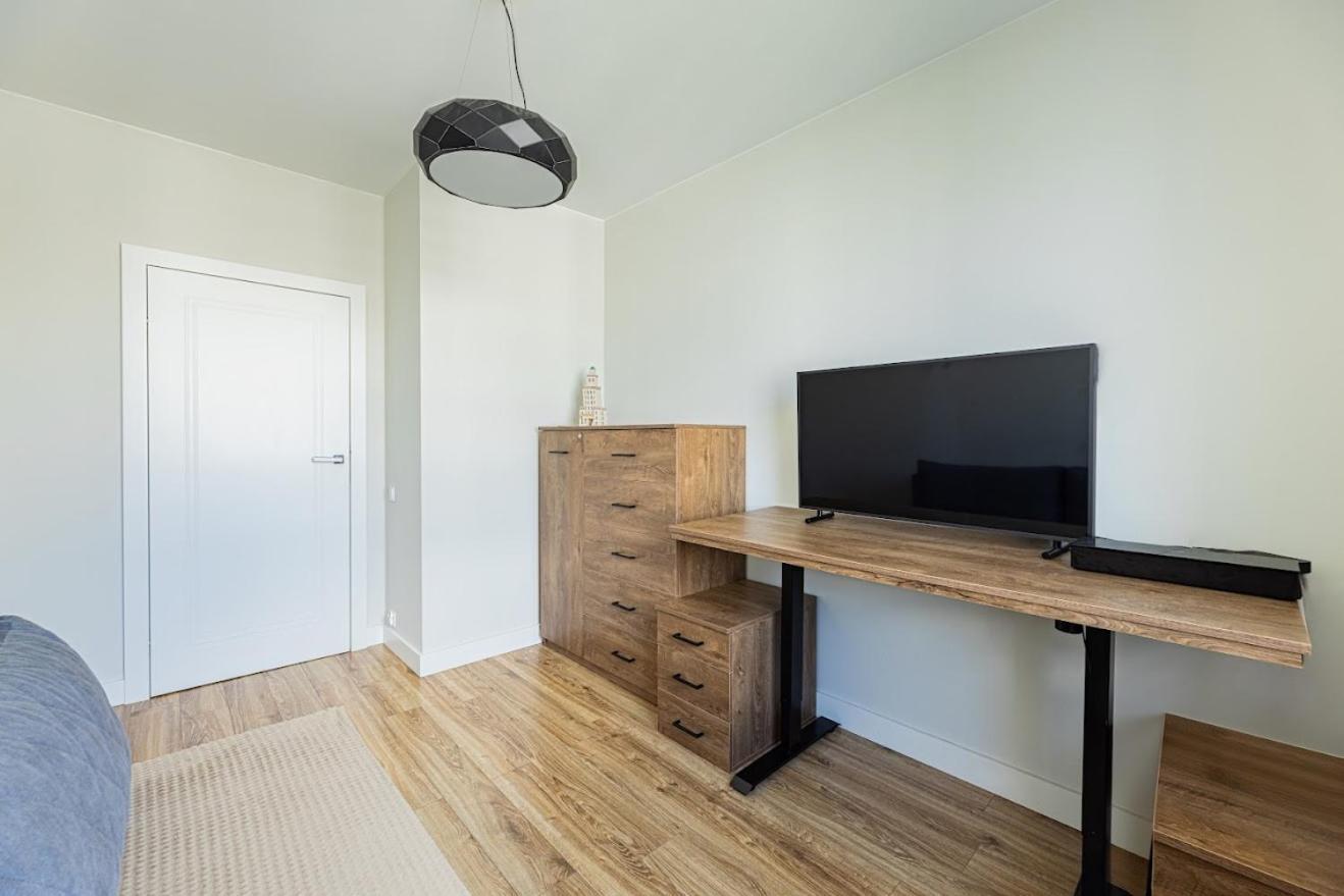 Fajny Apartament Z Parkingiem, Obok Metra. Varşovia Exterior foto