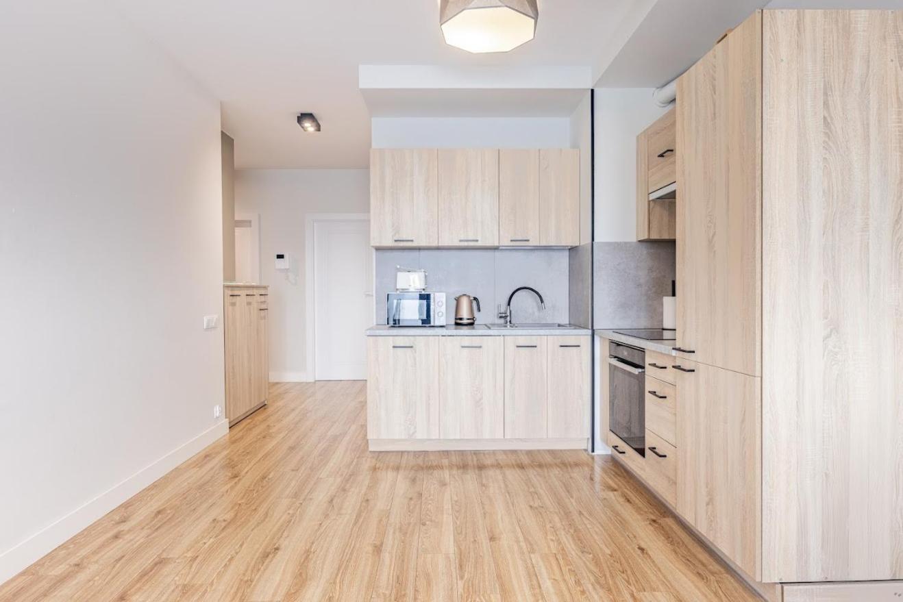 Fajny Apartament Z Parkingiem, Obok Metra. Varşovia Exterior foto